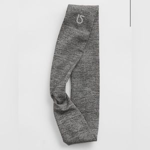 NWT 2 GAP twist front headbands